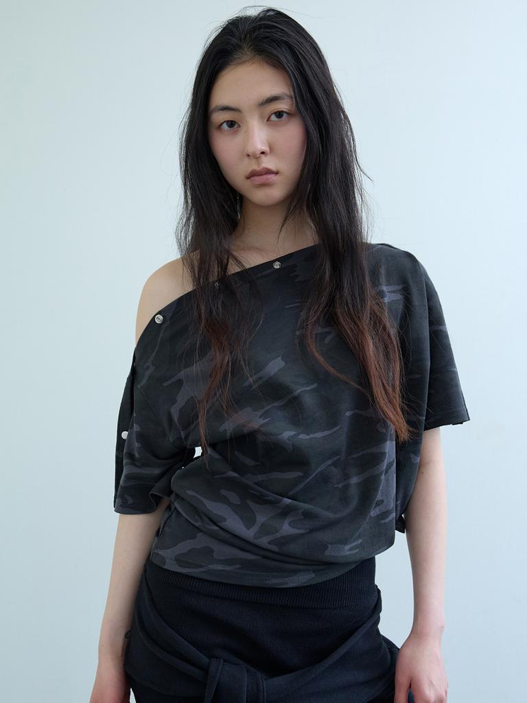 Uusoo Oversized Cotton Shoulder-Snap T-Shirt_ Black Camo