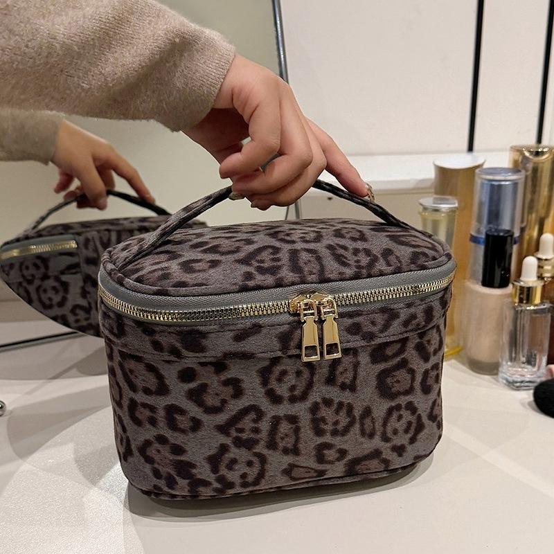 Vintage Leopard Makeup Bag for Women Girl Large Capacity Travel Cosmetic Case Bag Zipper Tote Lipstick Toiletry Pouch