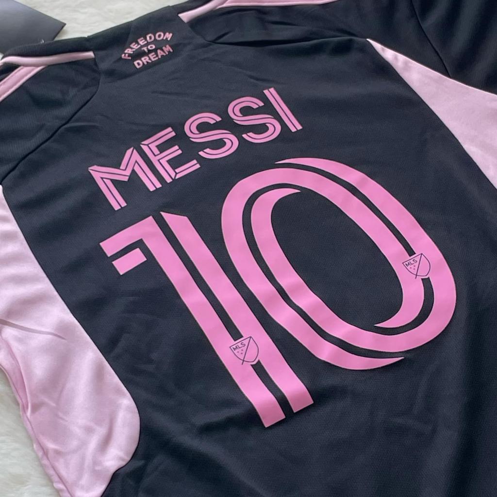[MioKio] Set de 3 șosete pentru copii, replică uniformă Messi Inter Miami, pentru deplasare, partea de sus și de jos, cu breloc bonus (120), Negru [Obiect]