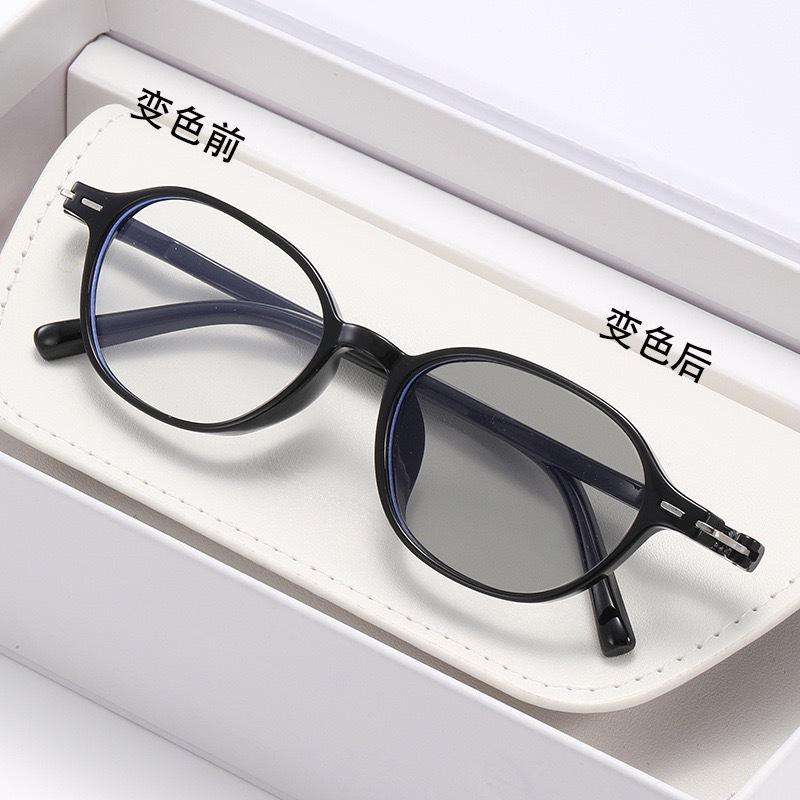 Retro Round Photochromic Anti-Blue Light Lightweight Myopia Glasses with Face-Slimming HD Lenses