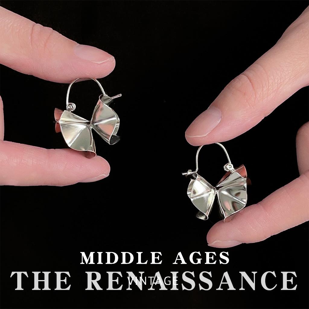 

Medieval French retro geometric pleated mirror texture earrings light luxury temperament earrings