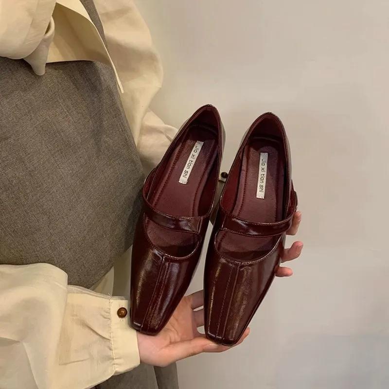 Novelty Split Toe Flat Shoes Woman Quality Leather Mary Janes Japanese Style Trotters Flats Ankle Bele Tabi Ninja Loafers Women