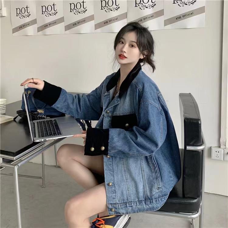 

Весенне-осенняя джинсовая куртка, одобренная влиятельными лицами. Повседневная куртка в стиле пэчворк в дизайнерском стиле.