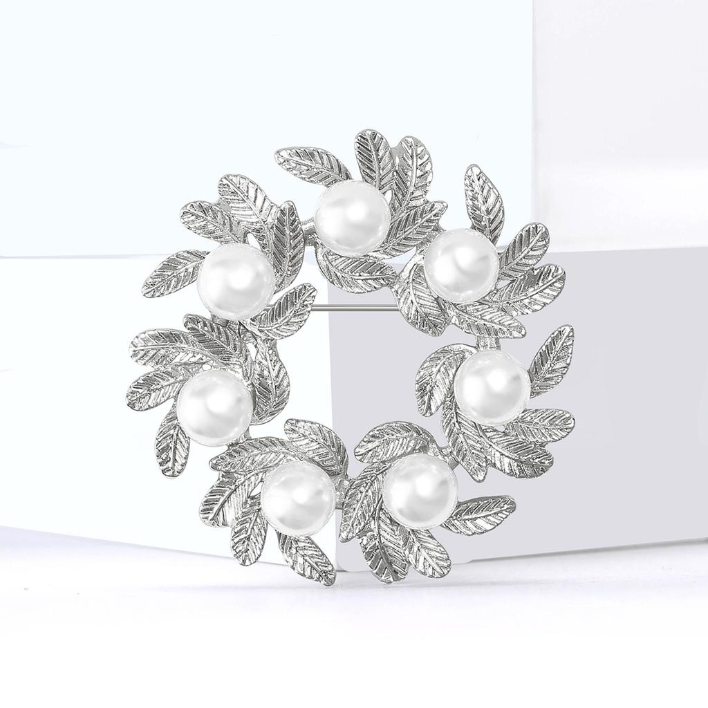 Simulation Pearl Leaf Wreath Brooch for Women Unisex Plant Lapel Pins Party Accessories Valentine's Day Gifts
