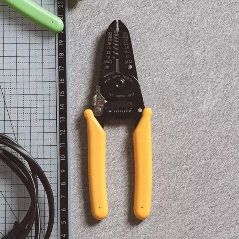 Einfacher Abisolierer, Elektrischer Kabelabisolierer