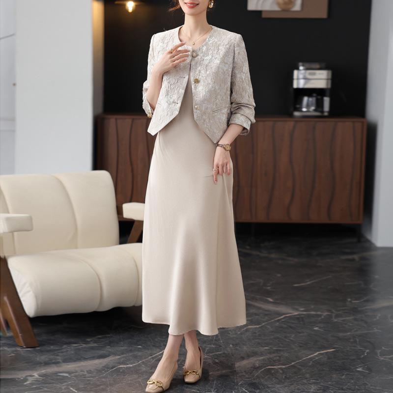 

Весенний костюм-платье 2025: Элегантный костюм-двойка из пальто и юбки для женщин среднего и пожилого возраста 2XL (Recommended for 105-120 jin)