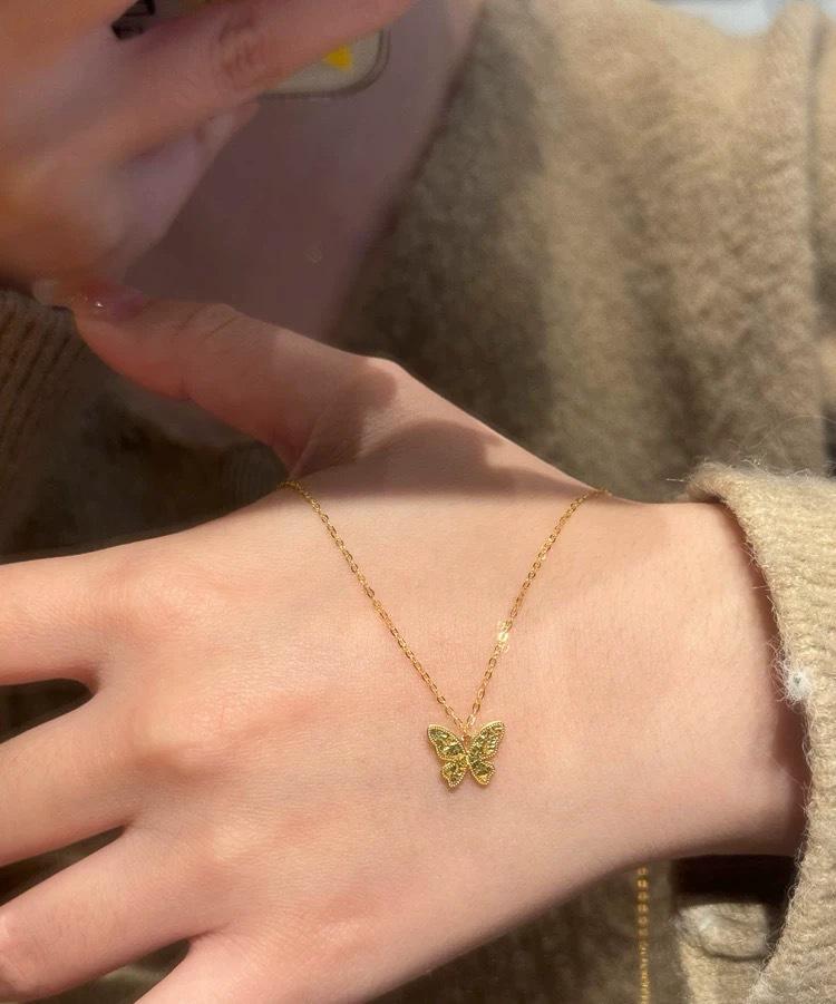 Funkelnder Crushed Ice Schmetterling Anhänger Halskette - Modische, Vielseitige und Exquisite Schlüsselbein Kette