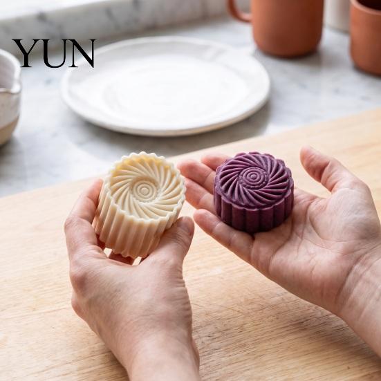 Festliche Gebäckformen 12 Stück Doppelseitige Mondkuchenform mit gezacktem Rand, Hand-Französische Spitze mit Blumendekor Plätzchenausstecher Stempel, DIY Dessert