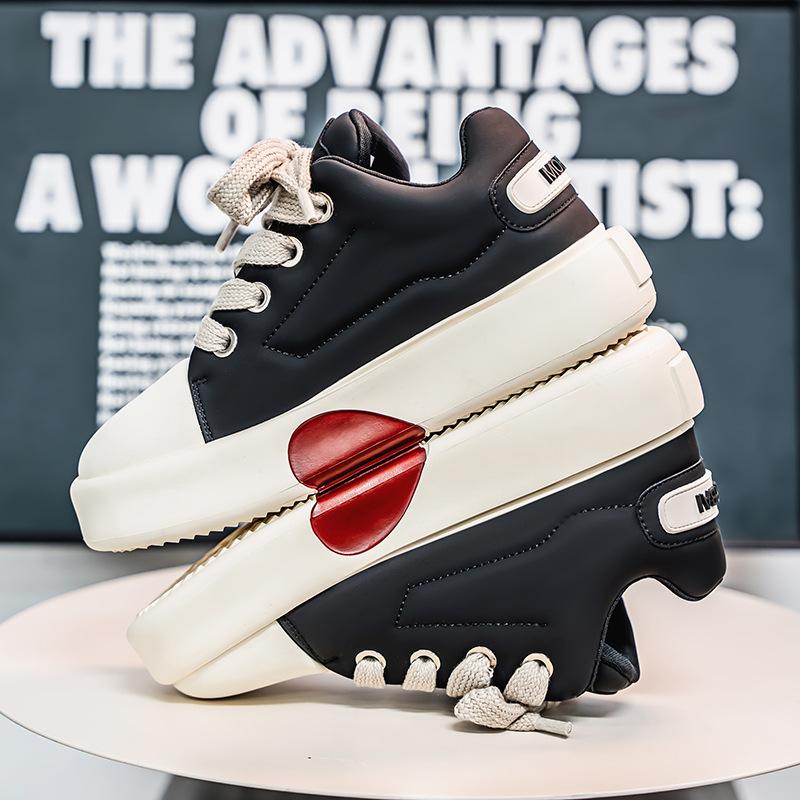 2025 neue beliebte personalisierte Herrenschuhe Leder Love Board Schuhe vielseitige Mode lässige trendige Schuhe Herren Plateauschuhe