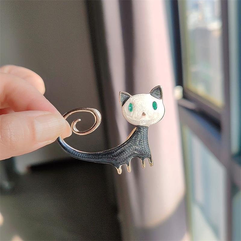 New Cute Shiny Rhinestone Cat Brooch Retro Animal Kitty Pin Men and Women Clothing Accessories Jewelry Gifts