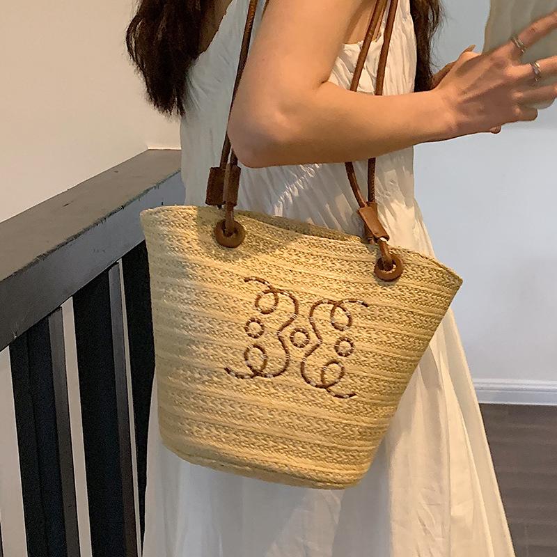 Bag women's new summer versatile straw woven shoulder bag casual woven bag beach vacation bucket bag