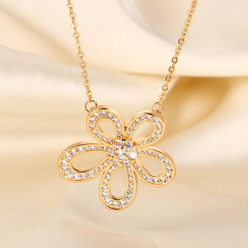 Bao J Fan J Natural Fritillary Gourd Butterfly Clover Necklace Versatile Clavicle Chain