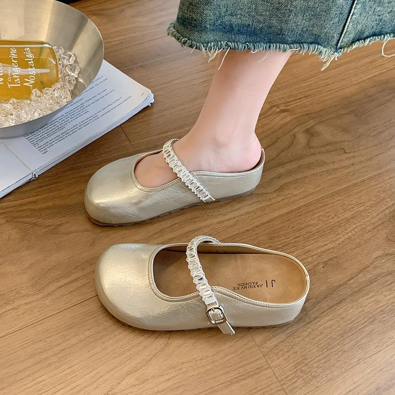 A New Style of Thick-soled Height-increasing Shoes with A Toe Cap and A Half-slipper A Single Cool Flip-top Shoe