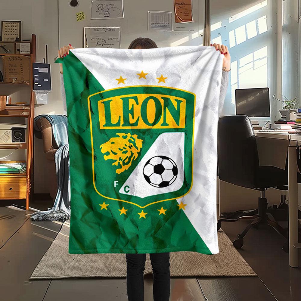 1PC Club León Football Club Patterned Flannel Blanket Suitable For All Seasons for Home Decor Warmth and Comfort Gifts Holiday Present
