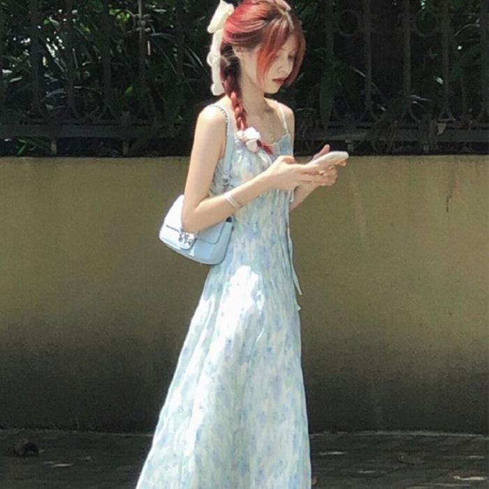 

Женское длинное платье без рукавов с французским синим цветочным принтом – Коллекция Лето 2024, утягивающая талия, фасон с подтяжками Medium