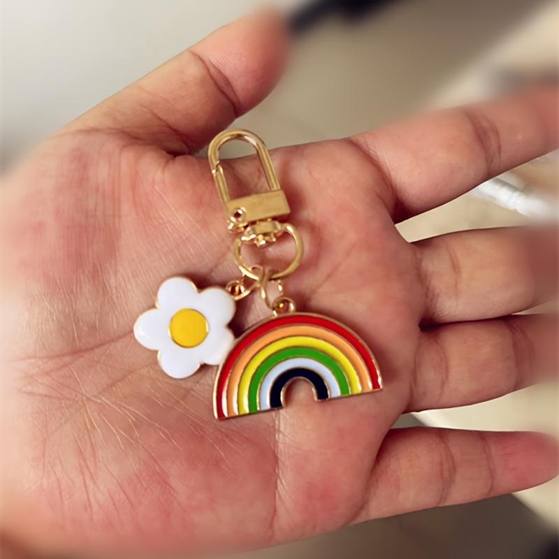 Vibrant Golden-Tone 1pc Rainbow Heart Pendant Keychain | Colorful Striped Rainbow & White Daisy Design for Phones, Cars, and Backpacks