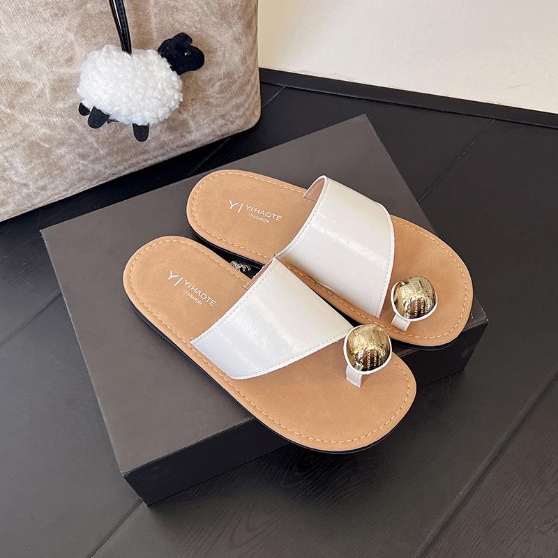 Flat bottom comfortable one word with cool slippers women's summer wear new fashion metal buckle cover toe slippers