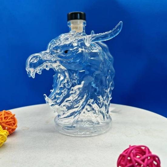 Karafa na whisky s dračí hlavou se silikonovou zátkou 320 ml Skleněný dávkovač na likér pro Bourbon Tequilu Novinka Umění Barové sklo Jedinečná domácí dekorace