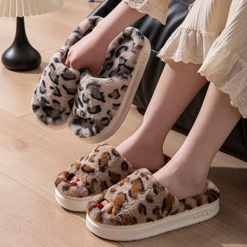 Fashion Couple's One Word Slippers Winter New Fashion Leopard Women Home Shoes Lightweight Comfortable Non Slip Men's Plush Shoes