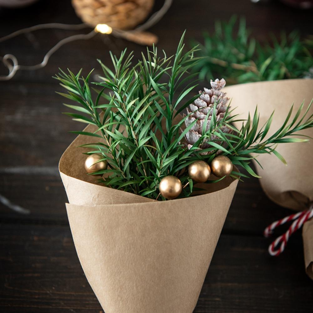 

Imitation Pine Leaf Christmas Gift Paper Holding Flowers in Hand Portable Bouquet gift