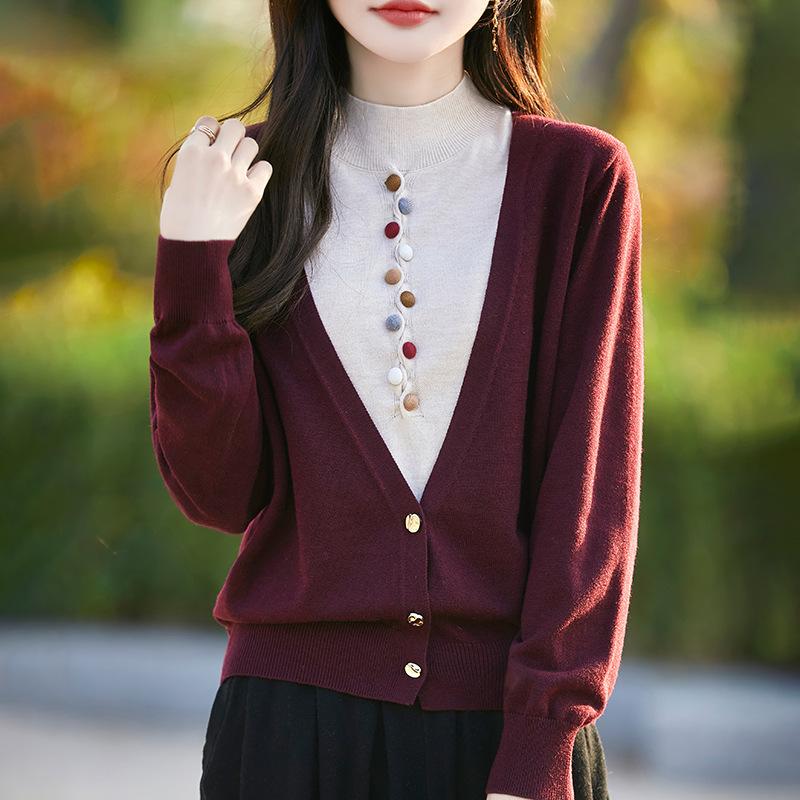 Spring and Autumn's New Semi-high Round-neck Long-sleeved, Color-blocking Design, Versatile Faux Two-piece Knitted Sweater