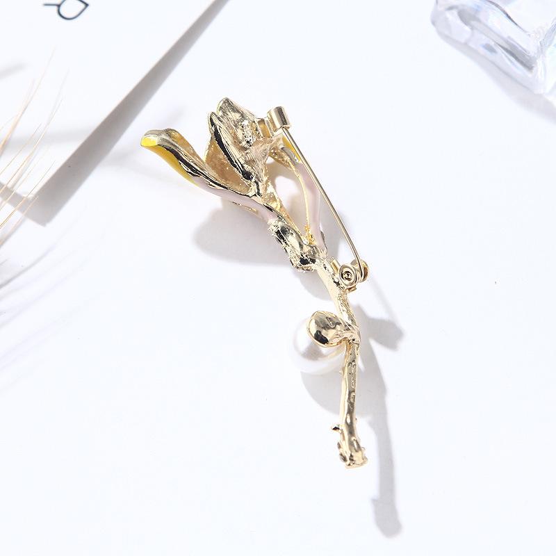 Blue Flowers Pride Crystal Glass Flowers Brooch Pin Pin Yellow Temperament Flowers Brooch Jewelry Designer Brooch Mini Perfect Gift for Couples