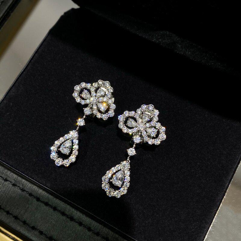 

Серьги-капли Huitan: Изысканные, полые шипы для подчеркивания черт лица, модно сочетаются с пальто.