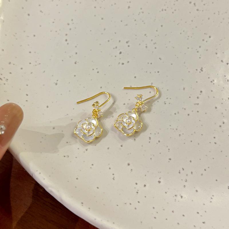 Elegant camellia bow stud earrings female design sense pearl flower earrings earrings light luxury aesthetic temperament earrings