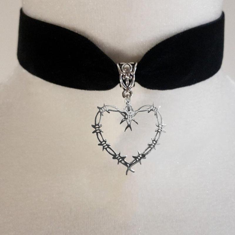 Gothic Barbed Wire Thorns Heart Necklace Soft Velvets Choker Necklace,Aesthetic Necklace Trendy Jewelry Gifts for Womens