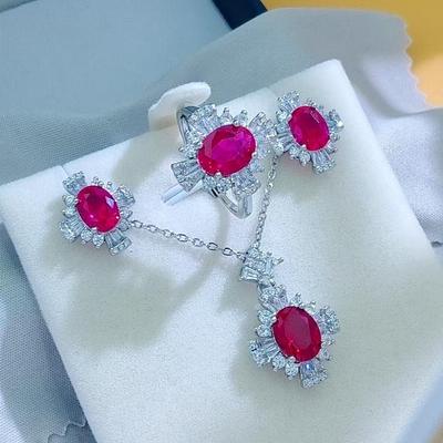 Damen Modeschmuck Set: Taubenblutroter Rubinring, Ohrstecker & Halskette