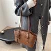 Luxurious Vintage Style Large Capacity Pu Tote Bag For Women Ideal For Commuting