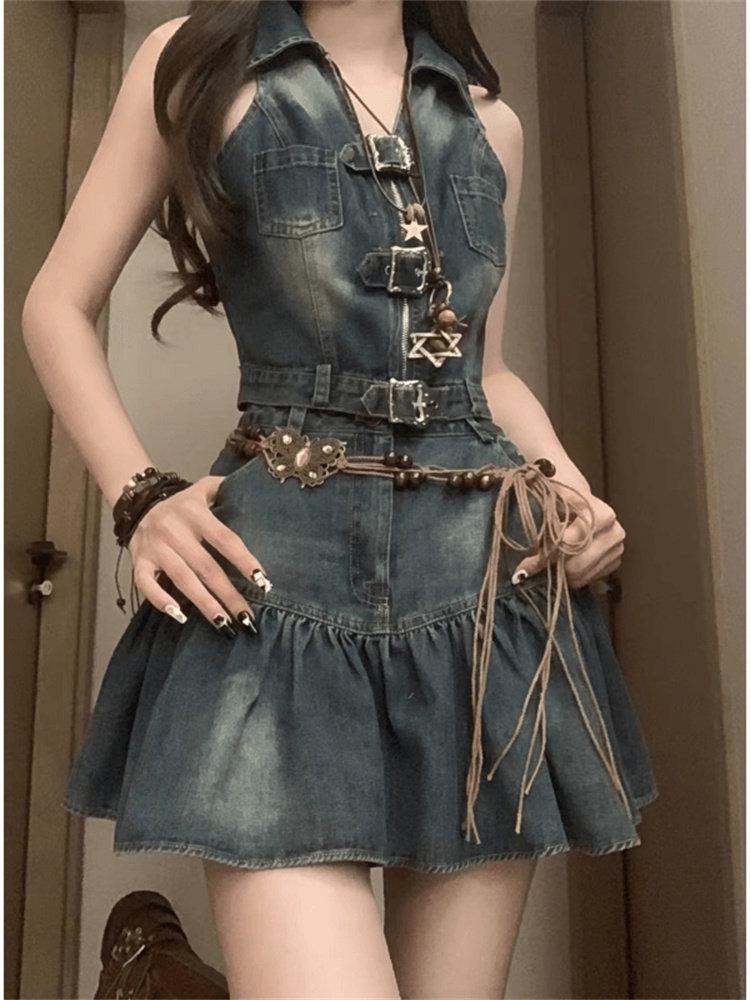 Conjunto de Top de Mezclilla Halter y Minifalda Plisada de Cintura Alta Estilo Retro de Hong Kong para Mujer - Atuendo Dulce y Picante de Dos Piezas para Verano