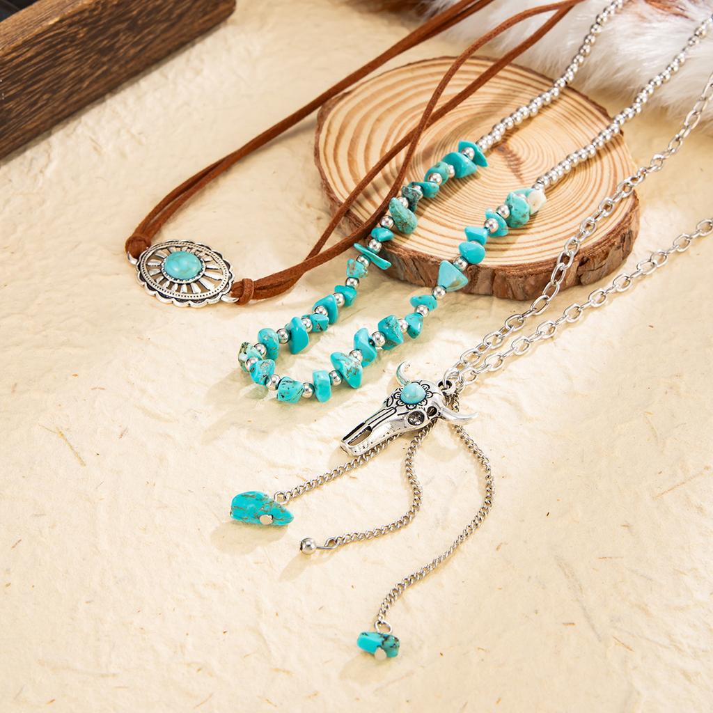 Ethnic Style Imitation Turquoise Beaded Cow Head Pendant Necklace, Retro Cross Flannel Collarbone Necklace