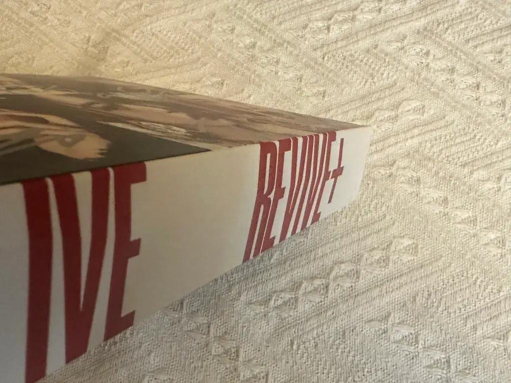 IVE Autographed Album