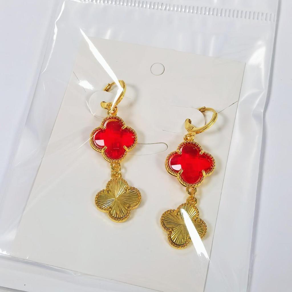 Chinese Style Lucky Four-Leaf Clover Earrings: Red Retro Christmas Aesthetic