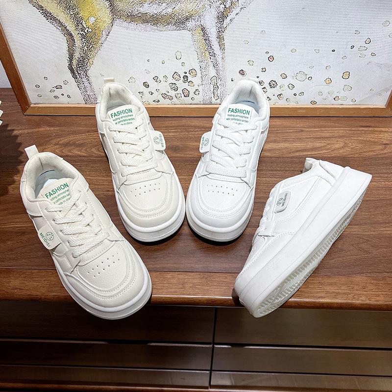 Ultra-light little white shoes women's 2025 new spring and autumn versatile platform student leisure sports board shoes
