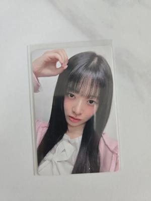 IVE Ray Switch Is With Photocard
