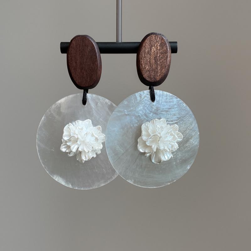 Elegant Retro Wooden Mother-of-Pearl Tassel Earrings - Unique, Versatile Vacation Style Accessories