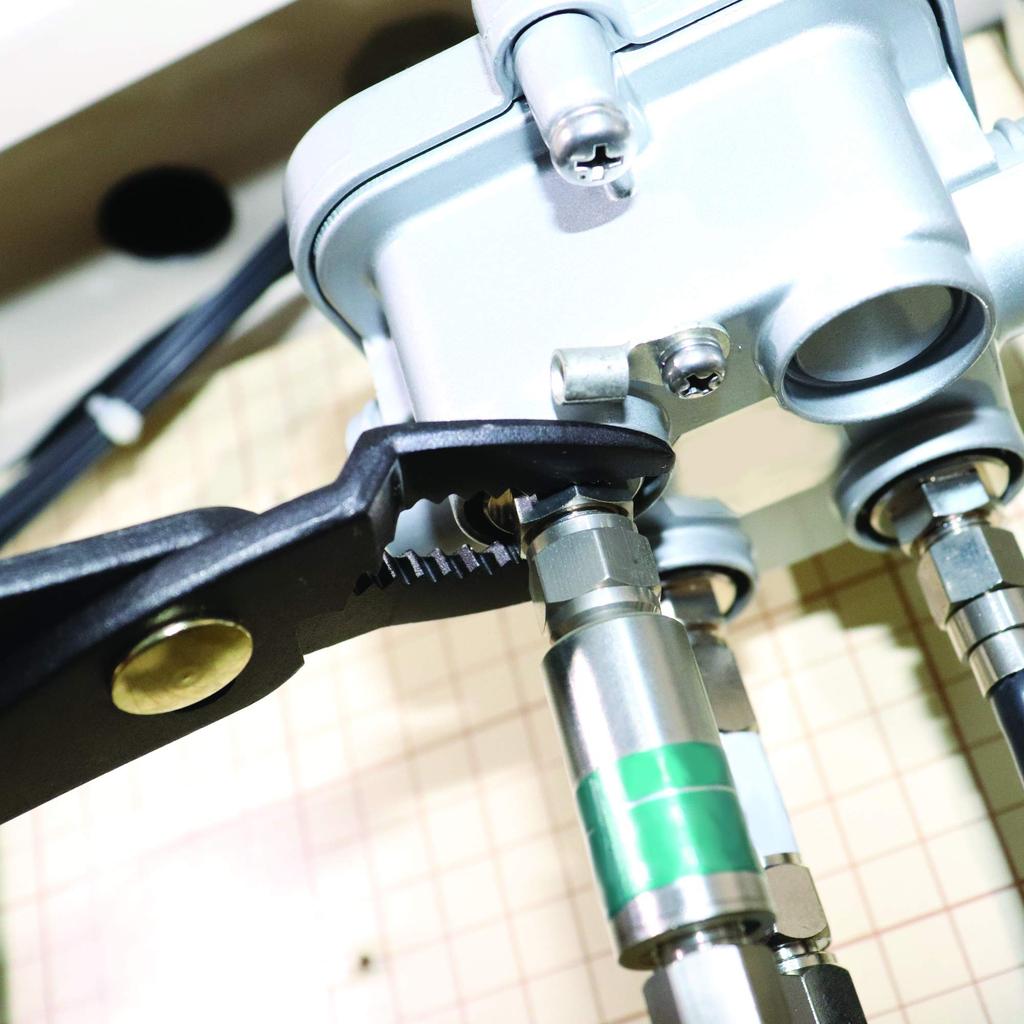 Fujiya Thin Combination Pliers, Black and Gold, Bent, 210-190-BG, 190mm