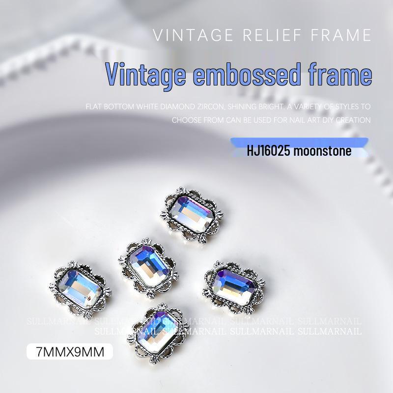 

Metal-Edged Multi-Faceted Diamond Nail Art Decorations - 5 Piece Set