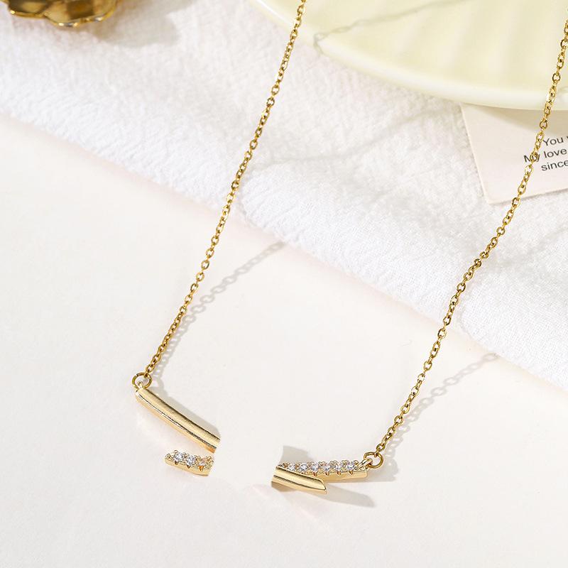 Titanium Steel Non-fading Necklace - European & American Style, Light Luxury, Versatile Korean Fashion, Perfect for Women and Girlfriend Gifts.