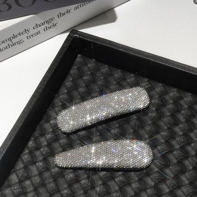 2025 Elegantní vlásenka s kamínky: Trendy BB sponka pro stylovou ofinu