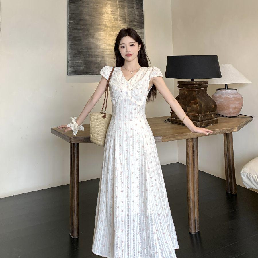 Women's Summer Pastoral Floral Print Dress - Short Sleeve, High-End Waist-Cinched, Sweet Resort Style.