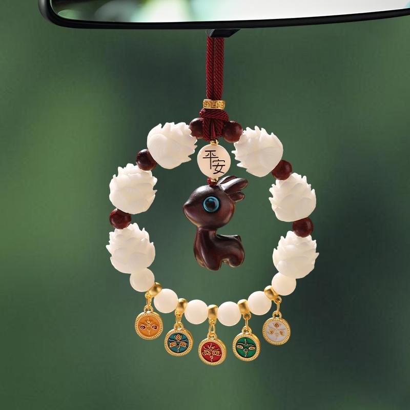 Deer Sandalwood Car Pendant: Stylish Rearview Mirror Ornament for Men
