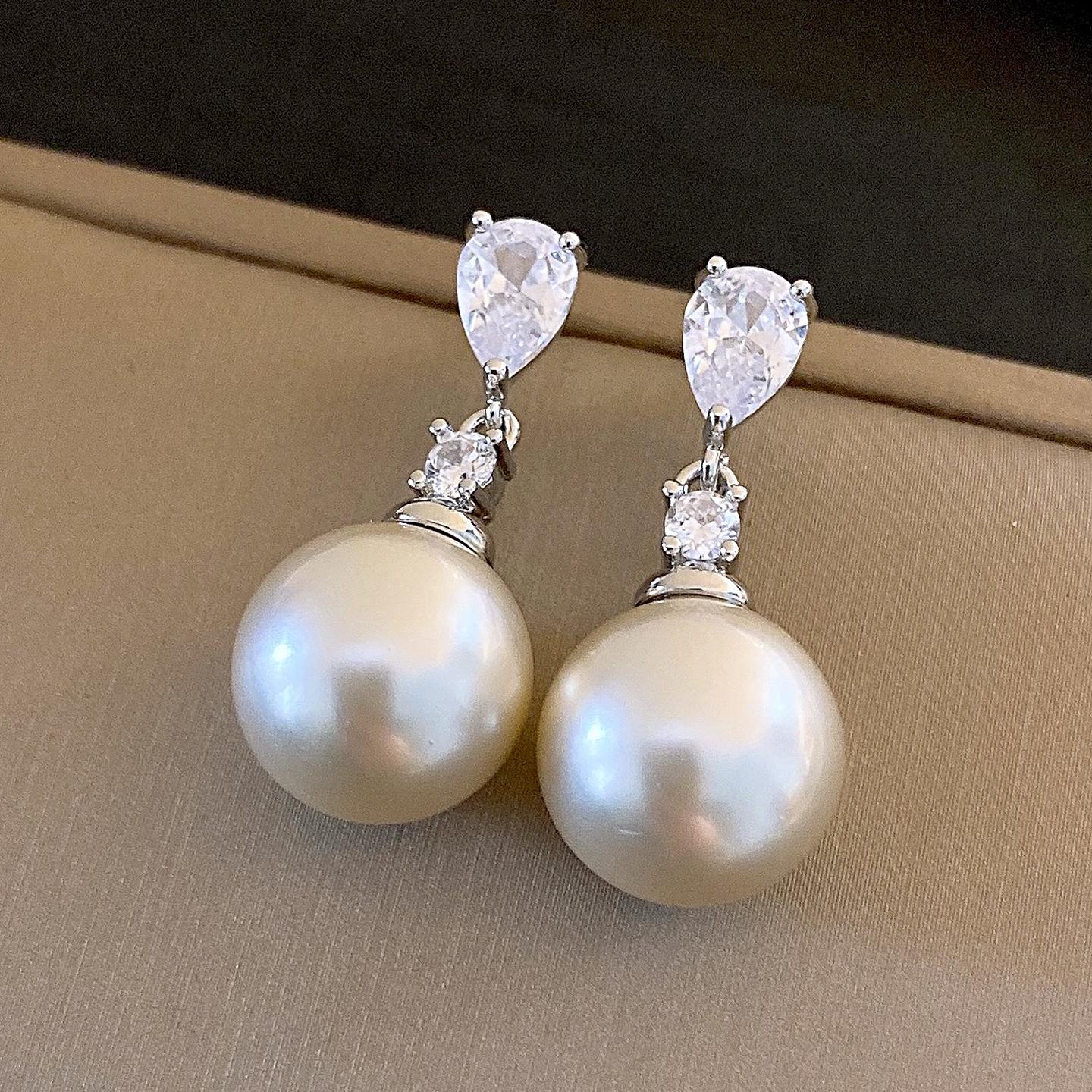 Silver needle European and American zircon pearl earrings, stud earrings, versatile earrings, design sense niche