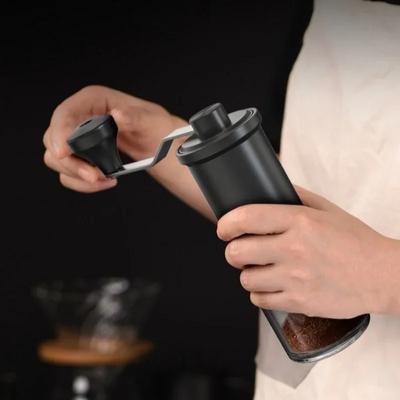 Macinacaffè portatile Macinacaffè a manovella per uso domestico con spazzola per la pulizia Macinacaffè in ceramica Macinacaffè piccolo Strumenti per il caffè