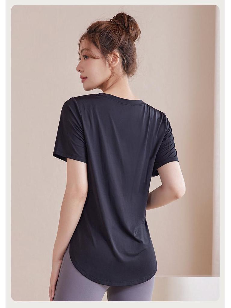 Plus Size Women's Loose Yoga T-Shirt: Short Sleeve, Slimming Arc Hem, Body-Covering Fitness Top