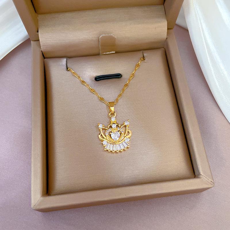 Titanium Steel Light Luxury Full Diamond Micro-Inlaid Zircon Luxury Love Crown Necklace Copper Electroplated Real Gold Pendant