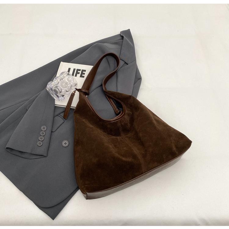 Wildleder Schulter-Tragetasche: Modische, Geräumige, Schlichte Handtasche