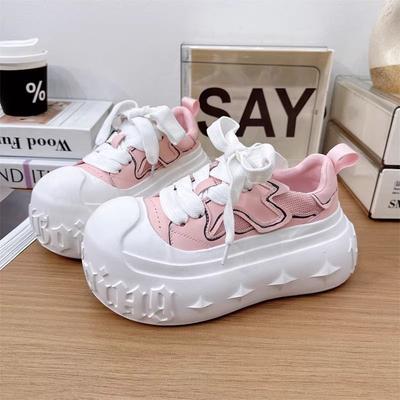 Frühling neue Mode hässlich süß großer Kopf kleine weiße Schuhe Damen Freizeit-Board-Schuhe dicke Sohle erhöhend Brotschuhe Tide
